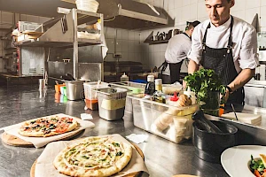 PIZZA MAJSTOR (m/ž) - HOTELI Njivice, Novigrad