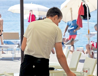 Sezona je pred vratima, a u kafićima ne žele raditi niti studenti: "Stranac me previše košta"