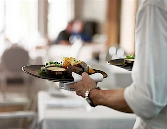 Novi Zakon o radu nosi veće plaće. Evo što o tome misle konobari, liječnici, ugostitelji...