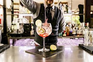 BARMEN (m/ž) - LOUNGE BAR/RESTORAN - MARINA - DUBROVNIK