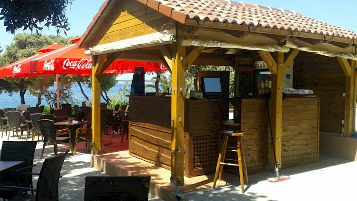 Konobar (m/ž) u caffe baru