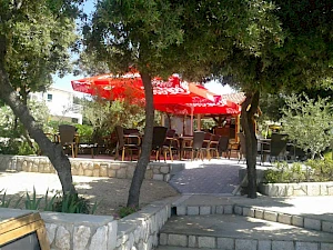 Konobar (m/ž) u caffe baru