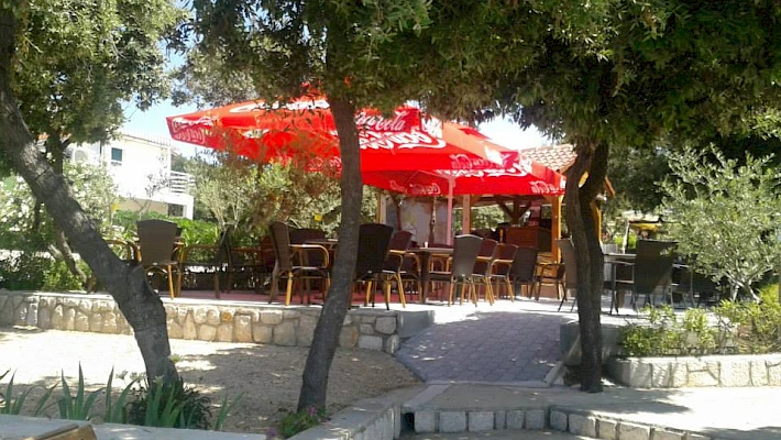 Konobar (m/ž) u caffe baru