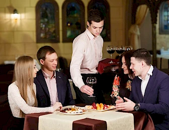 6 činjenica koje trebaš znati prije odabira konobarske karijere