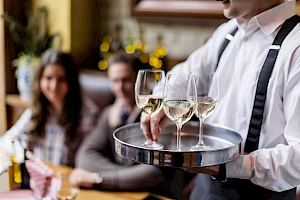 KONOBARI/BARMENI (m/ž) - BAR ZAGREB - JARUN