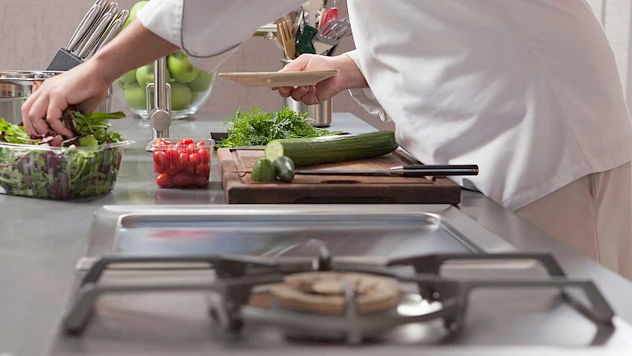 POMOĆNI KUHAR (m/ž) - Hotel, Restoran, Hvar