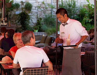 SIMPATIČNO OSOBLJE HOTELA KING KREŠIMIR