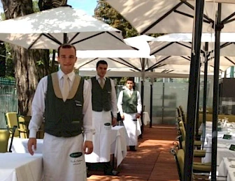 AUSTRIJSKA PRAVILA ZA RESTORANE Metar razmaka među stolovima, četvero gostiju za stolom, otvoreni do 23 sata