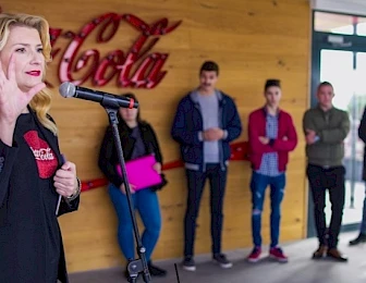 RAISE THE BAR Coca Colina akademija daje financijsku pomoć barmenima tijekom krize