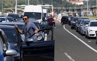 [GUŽVE NA BREGANI] Čeka se po tri sata, putnici su ogorčeni: Nećemo doći na more ako se tako nastavi