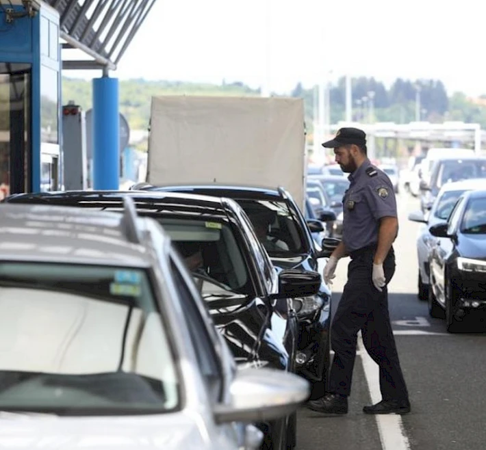 [GUŽVE NA BREGANI] Čeka se po tri sata, putnici su ogorčeni: Nećemo doći na more ako se tako nastavi